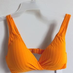 TWIST FRONT BIKINI TOP